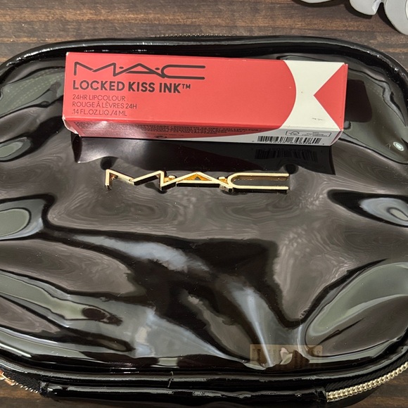 MAC Locked Kiss Ink 24 hr.#72 most curious - Picture 1 of 3